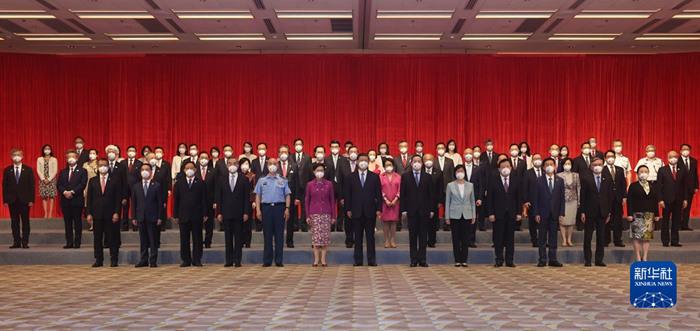 習近平會見香港特別行政區(qū)行政、立法、司法機關負責人