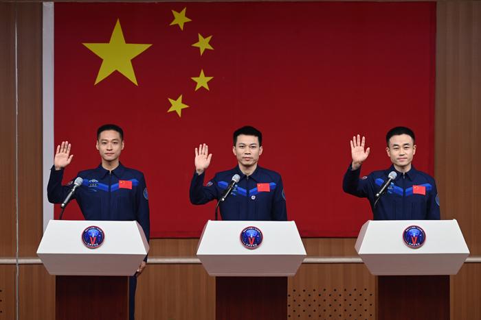神舟十七號飛行乘組亮相