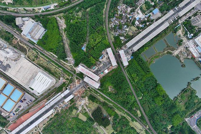 總重7.6萬(wàn)噸！4座高速公路橋梁同步完成轉(zhuǎn)體