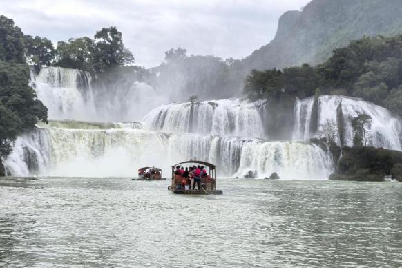 中越德天（板約）瀑布壯觀景象堪比夏季豐水期