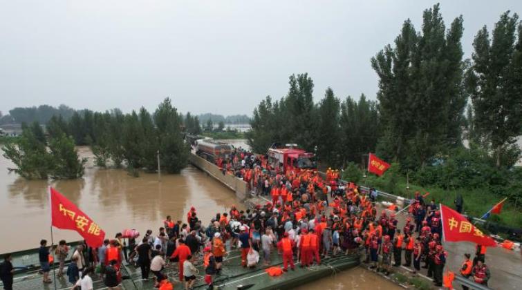 “逆行”重器中流擊水，創(chuàng)造救援速度奇跡<p>以精銳之“能”，護(hù)百姓之“安”，每一次極速救援，都是一場(chǎng)全力以赴，是承諾更是本色。<p>