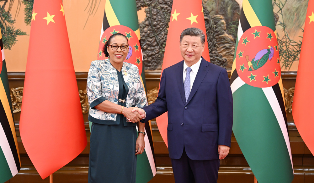 習(xí)近平會見多米尼克總統(tǒng)伯頓