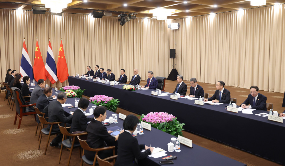 習(xí)近平會見泰國總理阿努廷