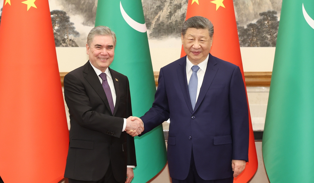 習(xí)近平會(huì)見土庫(kù)曼斯坦民族領(lǐng)袖、人民委員會(huì)主席別爾德穆哈梅多夫