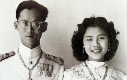 泰國王太后詩麗吉去世享年93歲 曾夢想成為鋼琴家