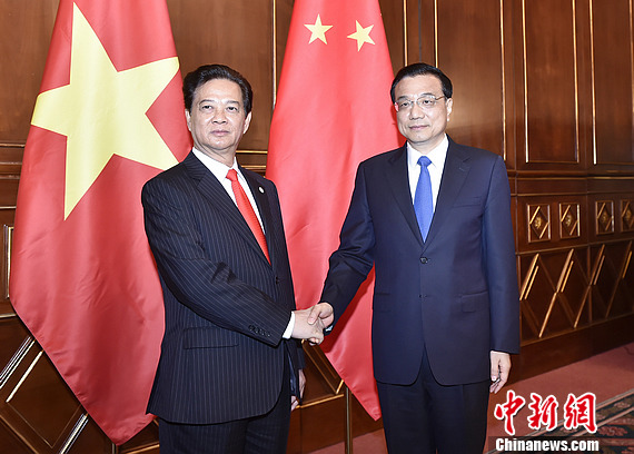 李克強(qiáng)會(huì)見越南總理阮晉勇:妥善處理和管控好海上分歧