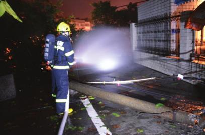 四川瀘州2000立方天然氣外泄因山體滑坡砸斷管道