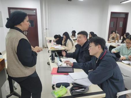 埃及青年艾小英：翻譯為“橋”文學為“媒”，讓讀者感知中國