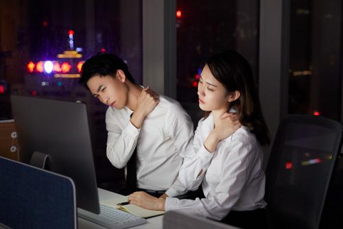 久坐傷身！中醫(yī)教你三組動(dòng)作緩解肩頸疲勞