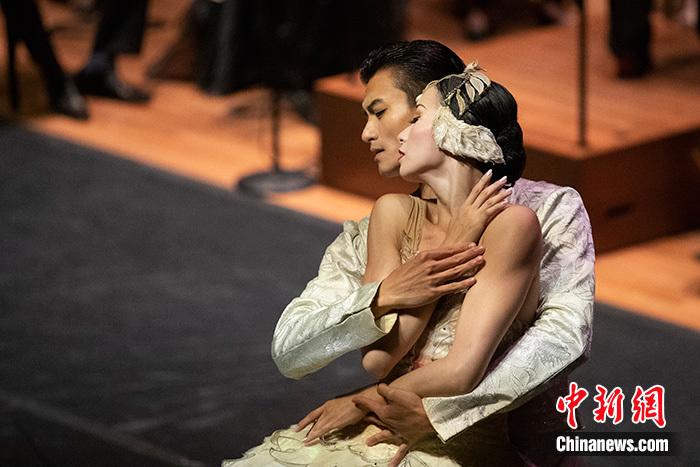 美國(guó)一線芭蕾舞團(tuán)華人舞蹈家獻(xiàn)演中秋