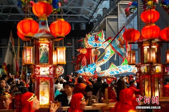 氛圍感拉滿 各地民眾喜迎元宵佳節(jié)